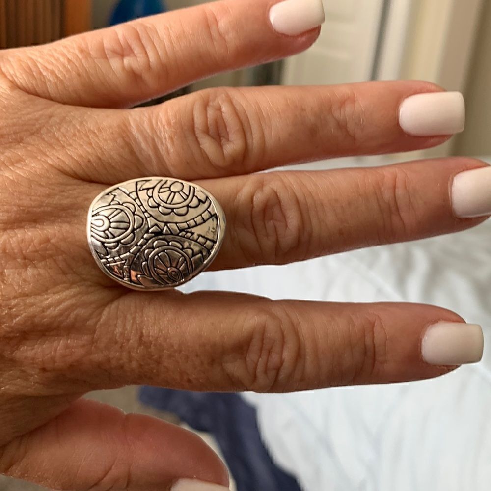 Fun big ring with detail